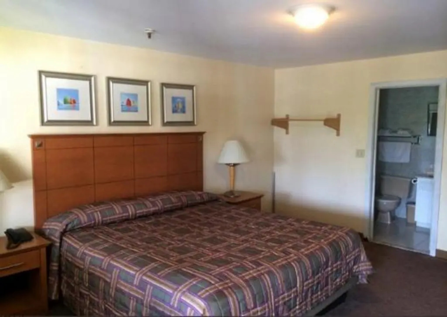 Naugatuck Motor Lodge