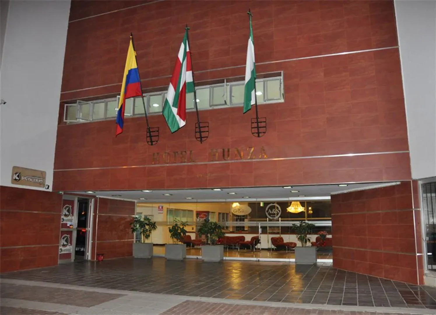 Hotel Hunza Y Centro De Convenciones