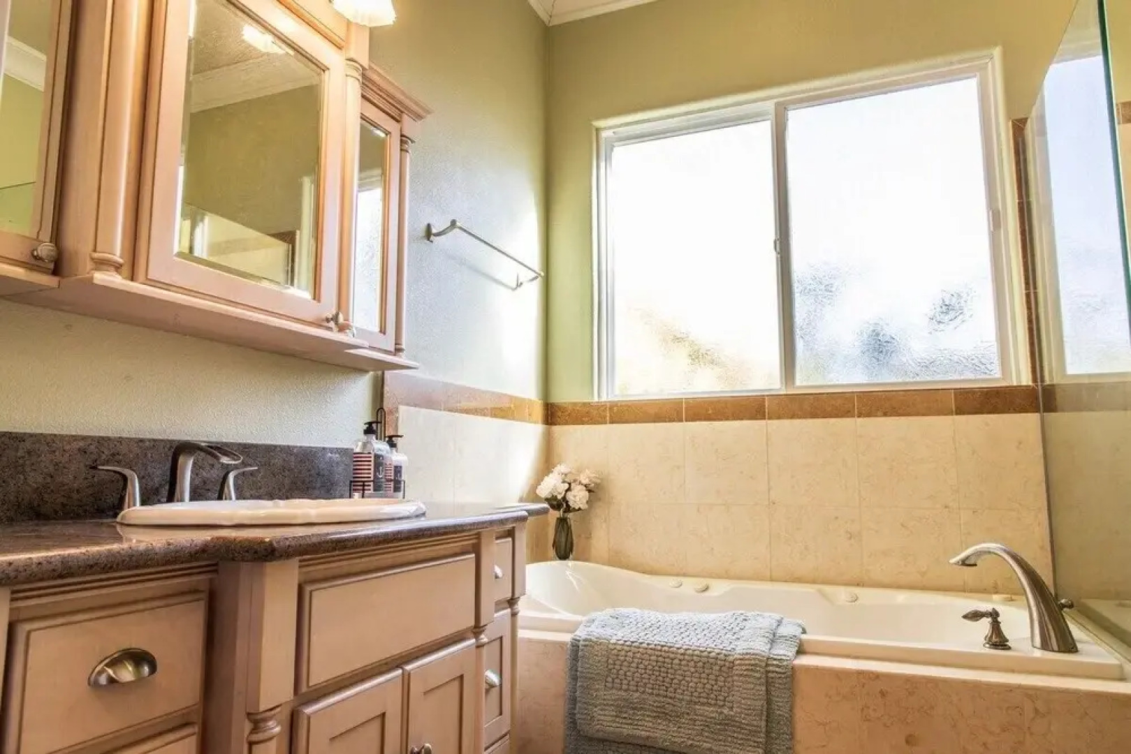 Elegant 1-bedroom Suite in Cupertino