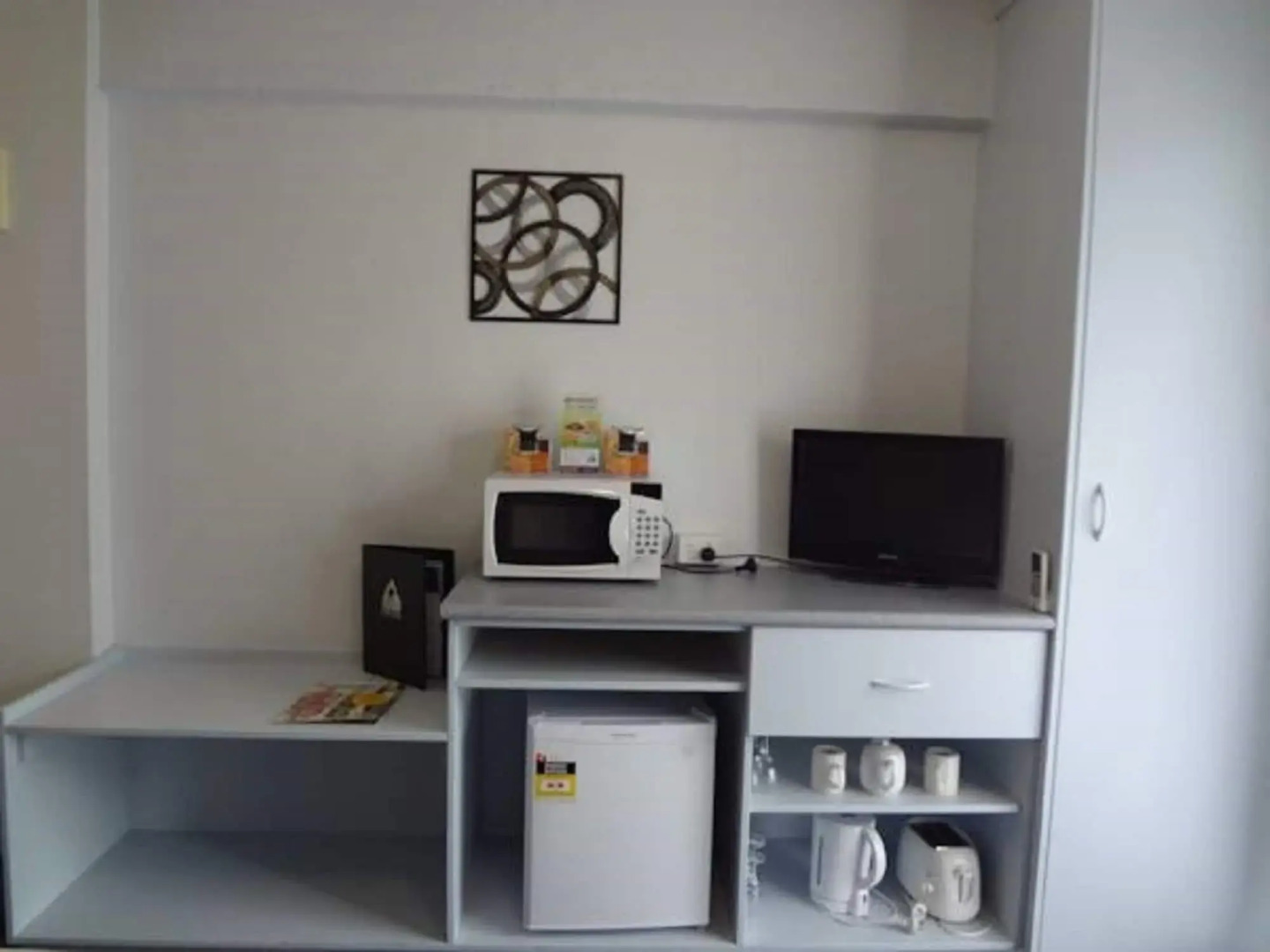 Adina Place Motel Apartments