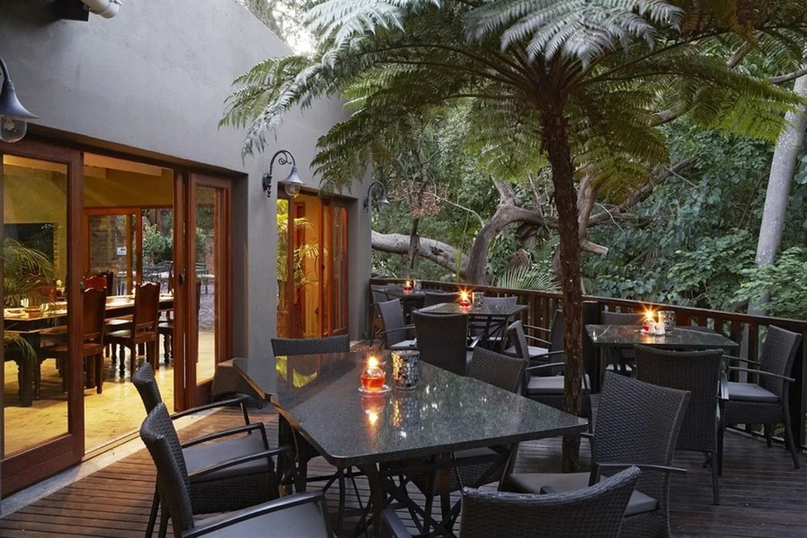 Shangri-La Country Hotel