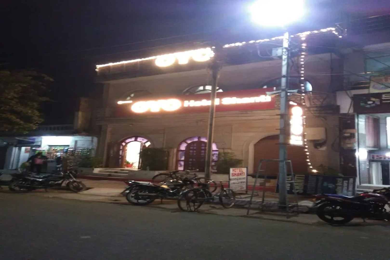 OYO 24662 Hotel Shanti