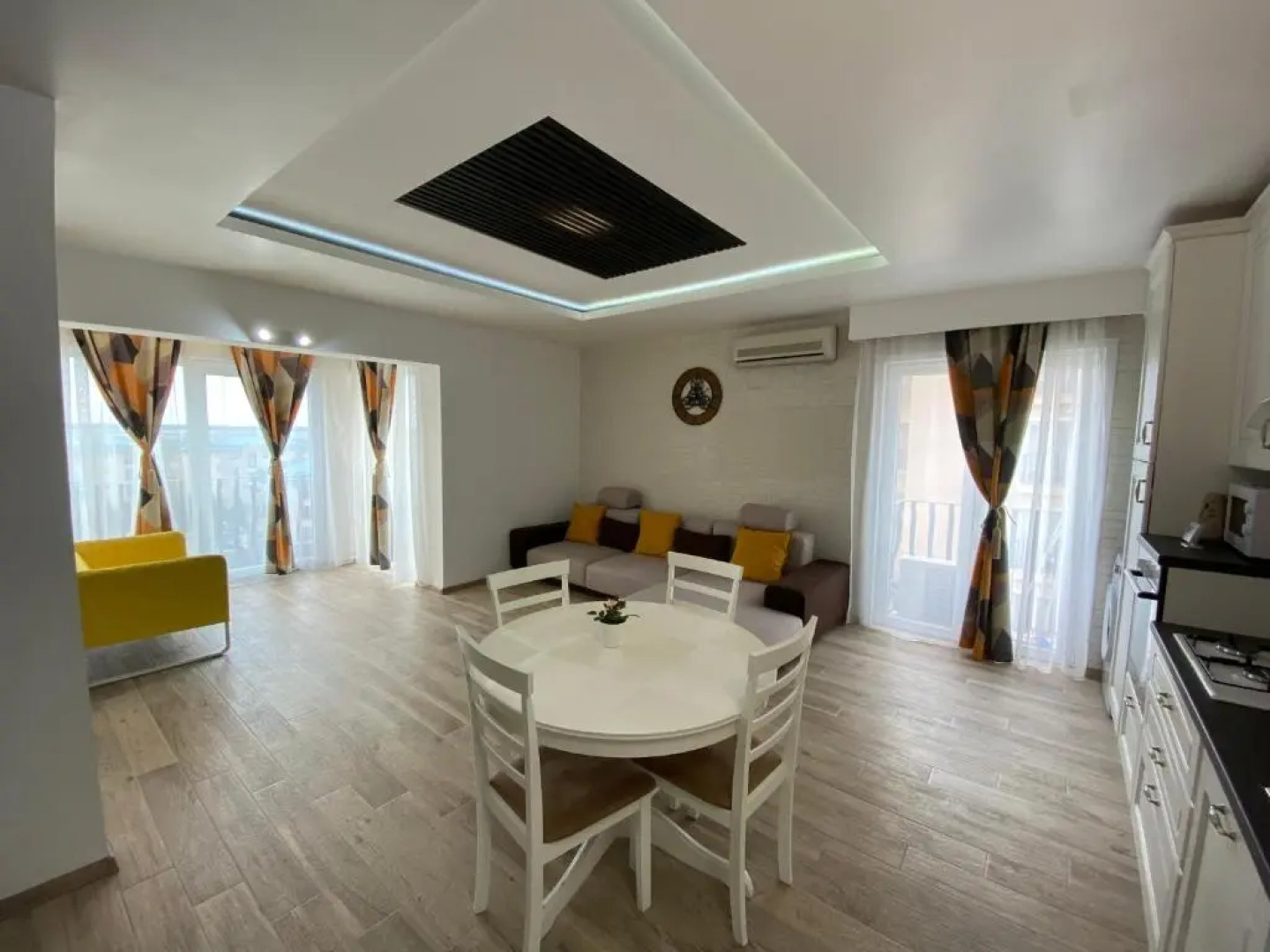 Sunny Deluxe Apartment Cosmopolis