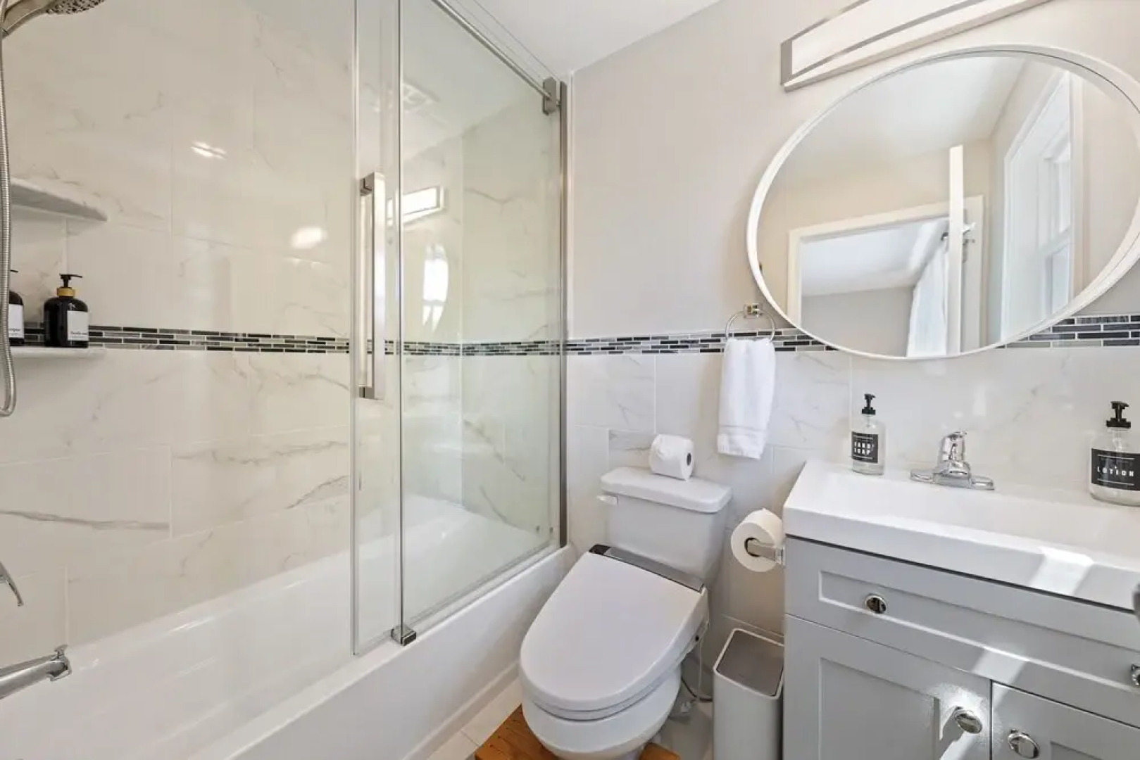 Simon Stays I Grand Oasis