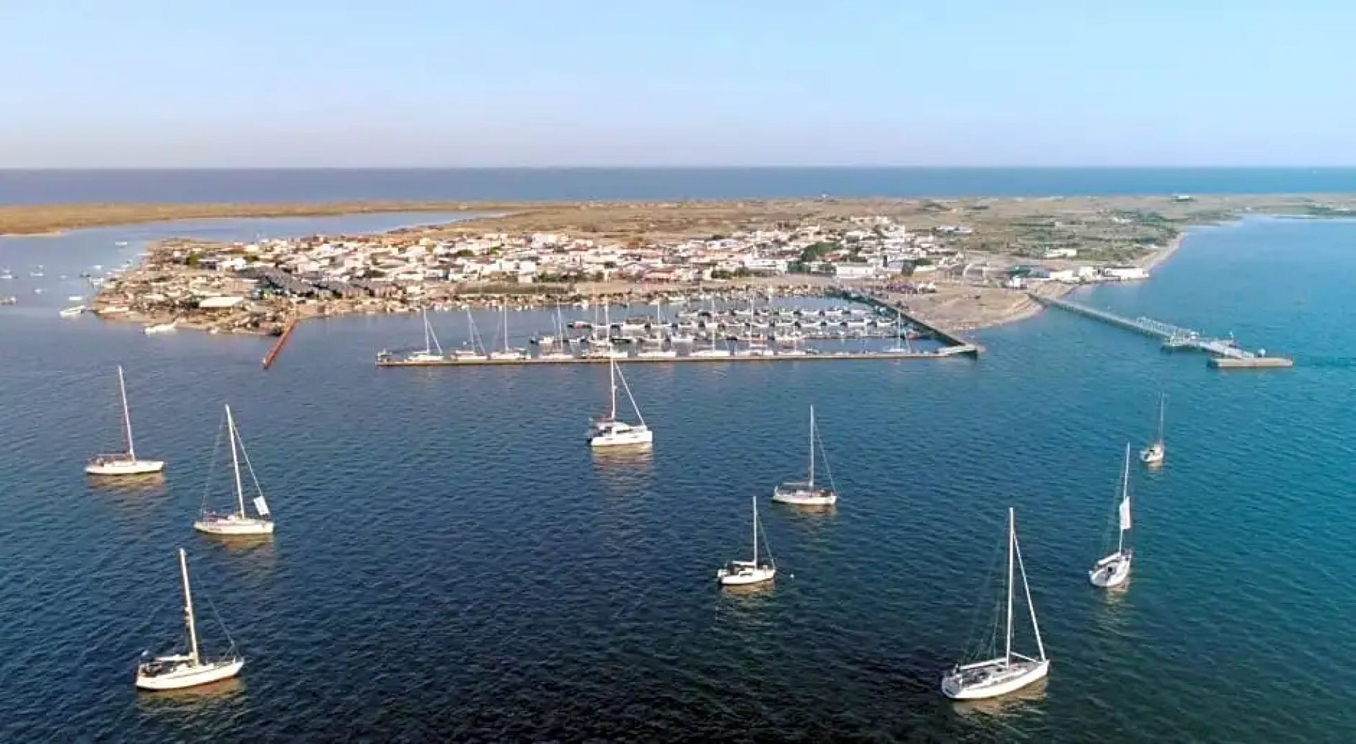 Pine House - Faro Airport, Beach and City Center