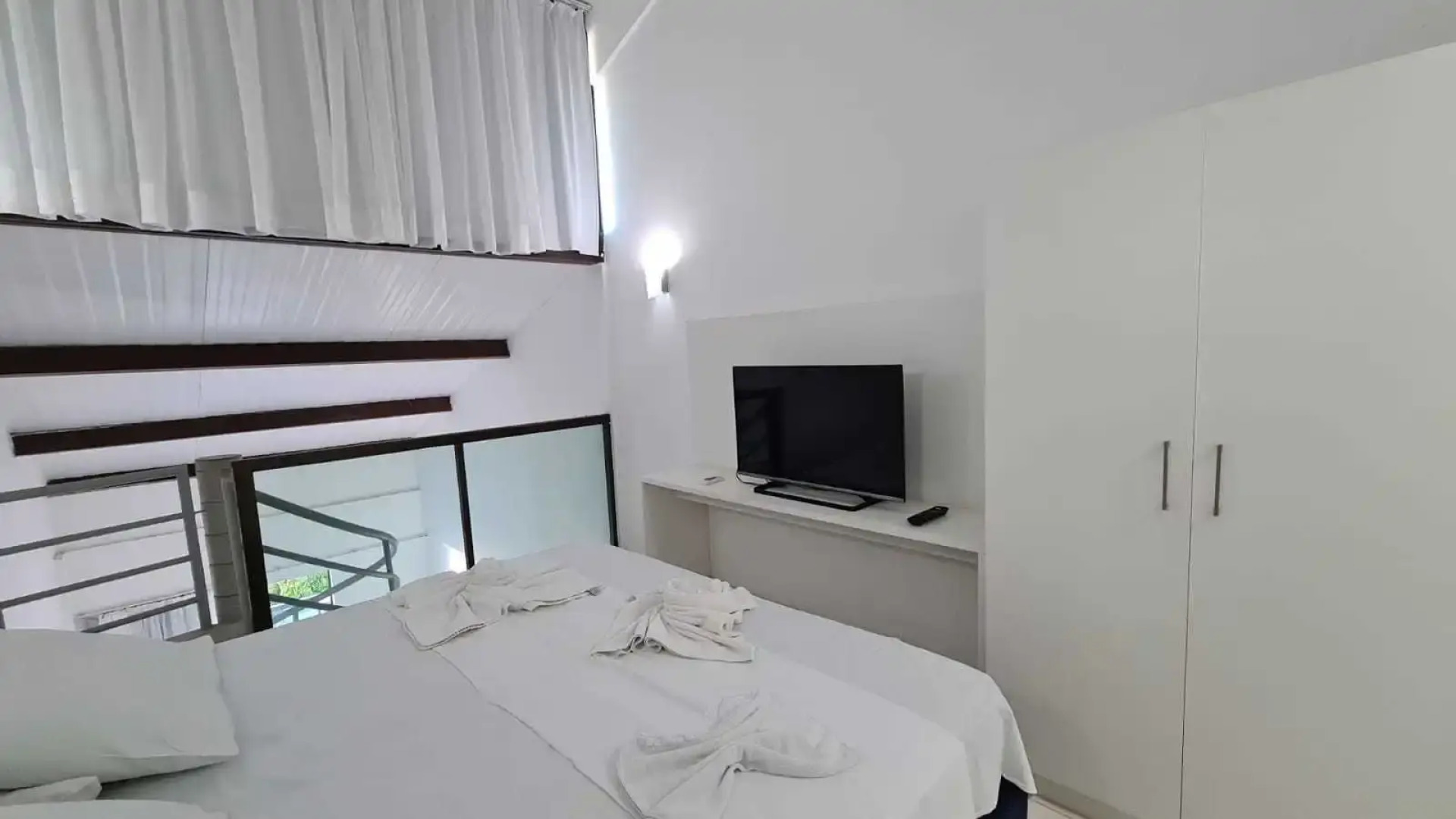 Laguna Beach Flat by AFT