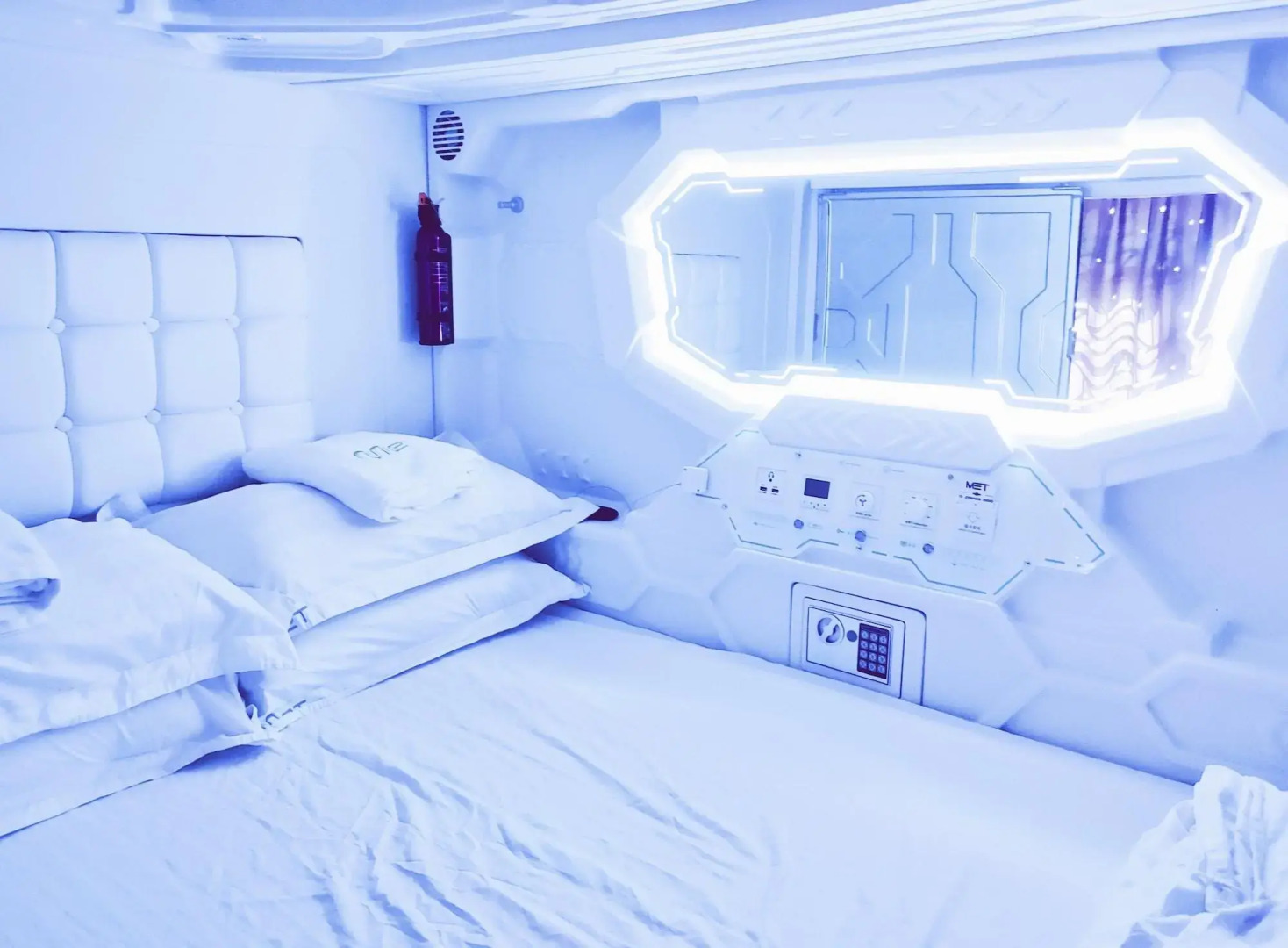 Met A Space Pod @ Arab Street