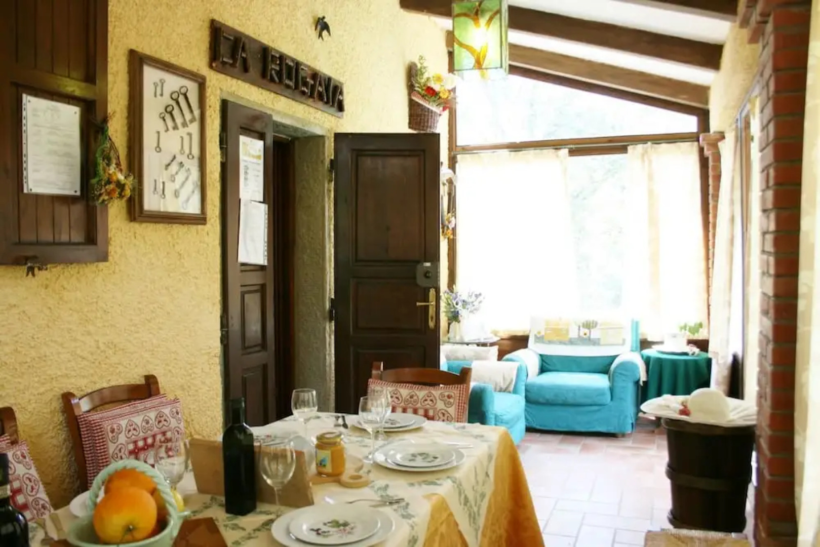Beautiful private villa with WIFI, private pool, TV, pets allowed and parking, close to Arezzo