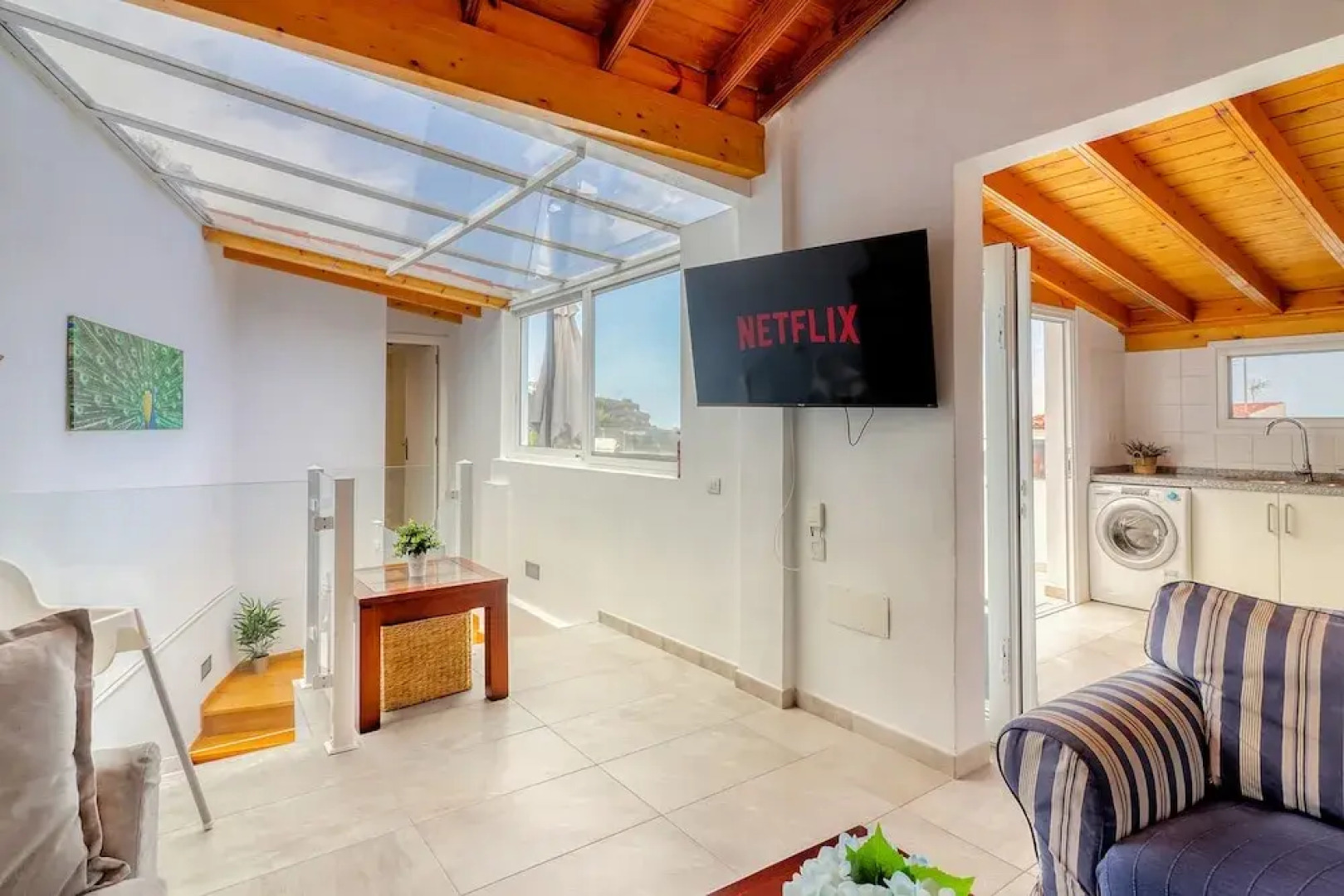 Spacious Terrace House w Ocean View 100m to the Beach