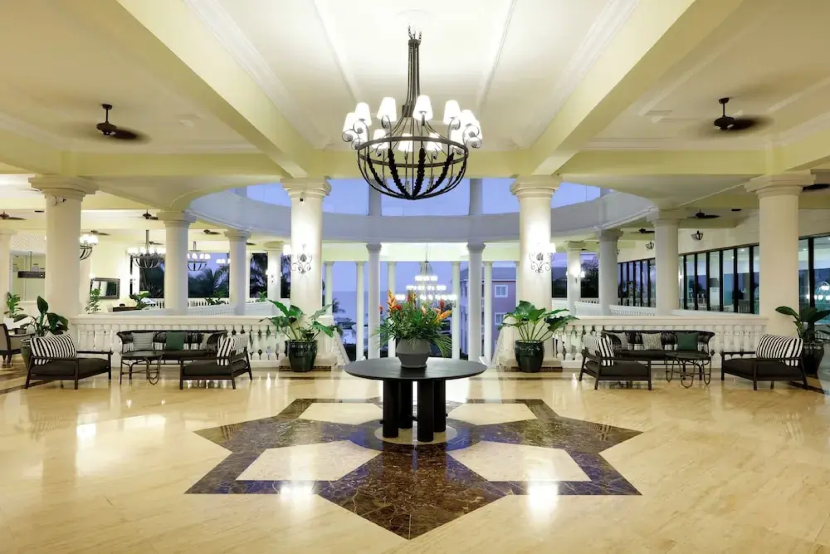 The Signature Level At Grand Palladium Lady Hamilton Resort & Spa