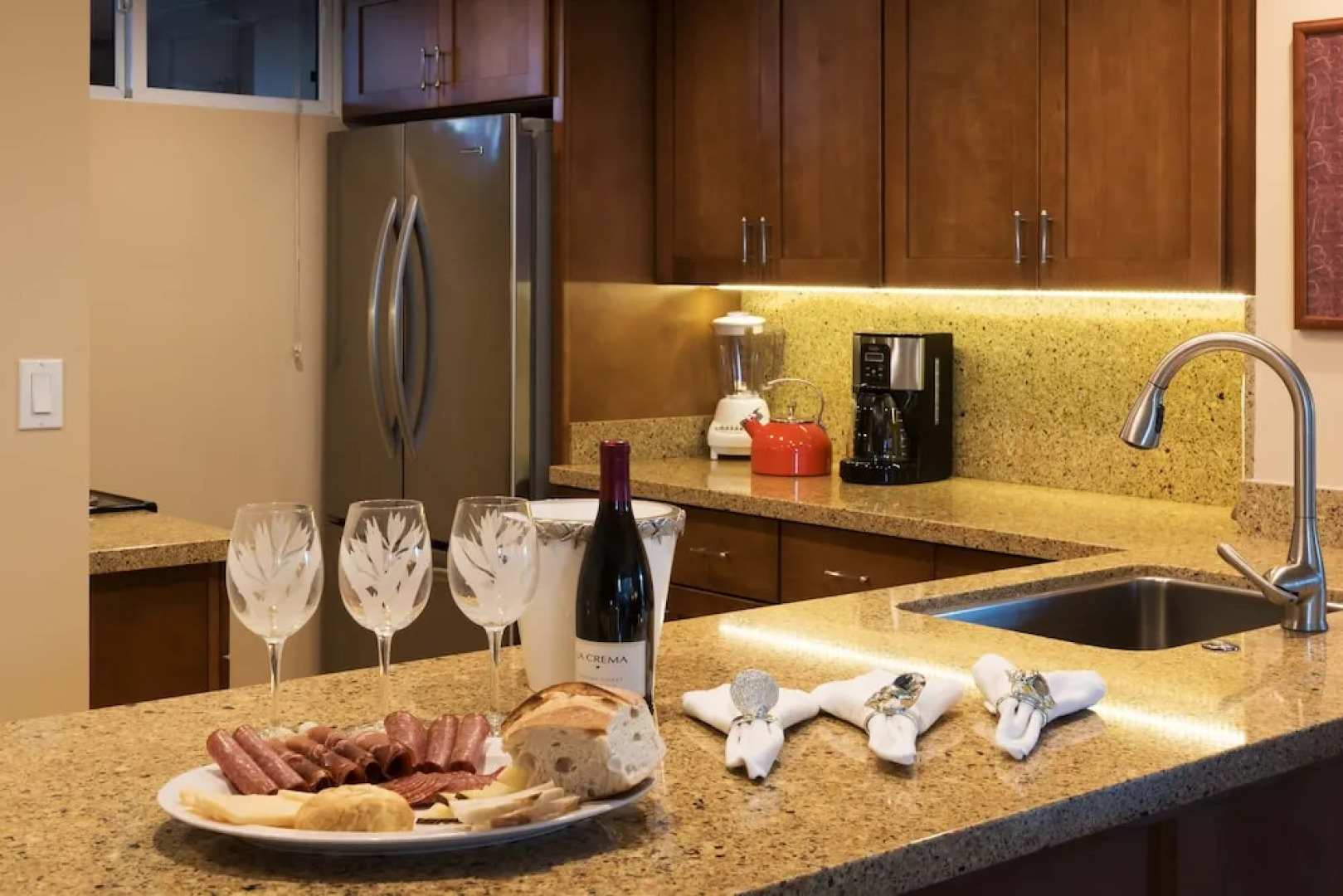 Mahana 604 Oceanfront 1bd/1ba 1 Bedroom Condo by RedAwning