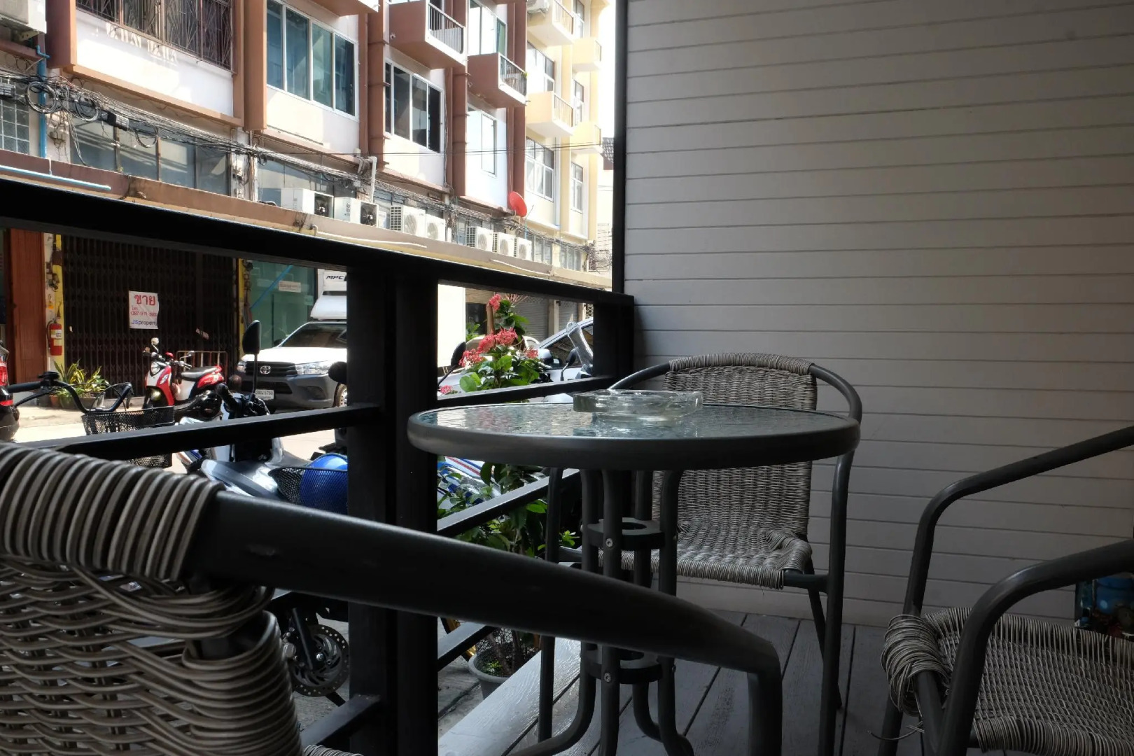 Sleep With Me Too Bangkok- BTS Phra Khanong