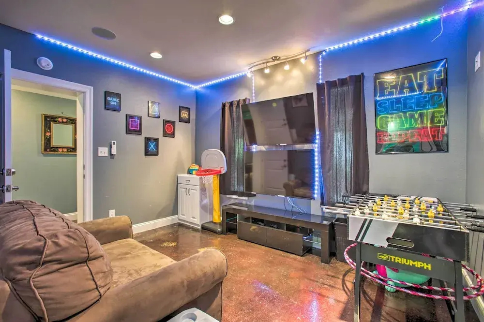 Waveland Family House, 4-minute Drive to the Beach