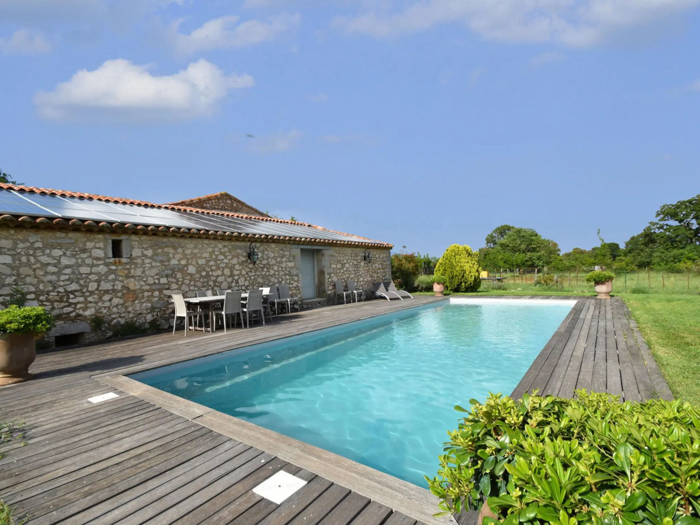 Spectacular Villa in Viols-en-laval With Swimming Pool