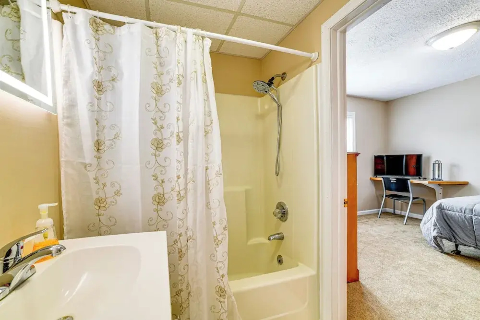 < 2 Mi to Suny Cortland: Unit w/ Private Parking