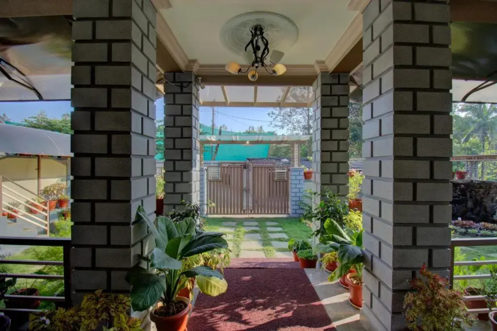 Srinikethana Home Stay with Swimming Pool