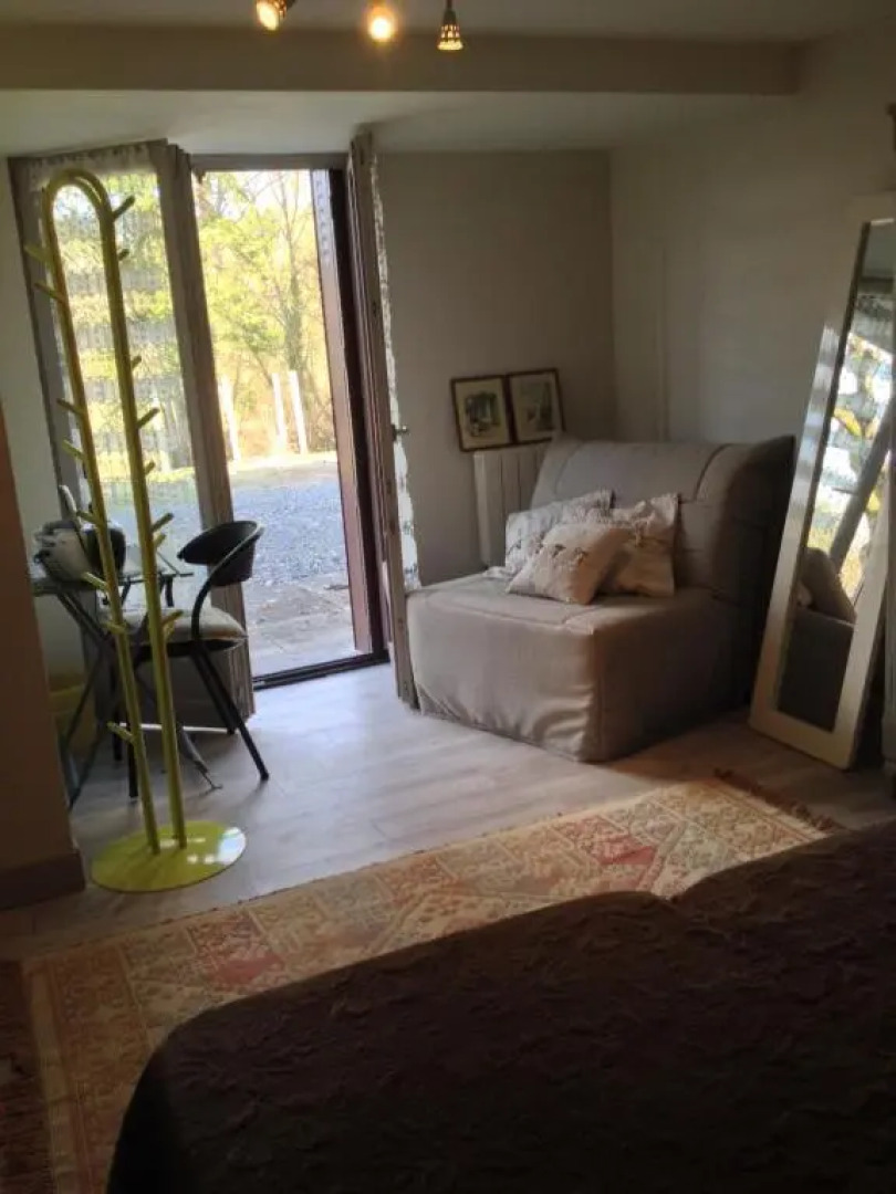 Charmant F1 avec terrasse et vue sur jardin arboré - fraicheur naturelle du rez de jardin - parking