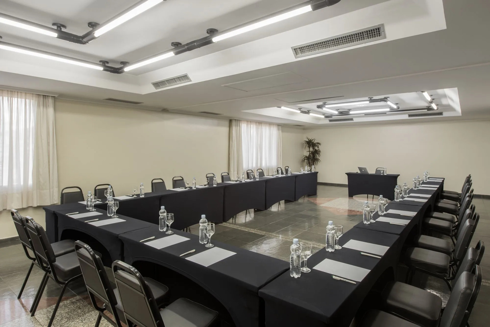 Hotel Nacional Distributed by Intercity