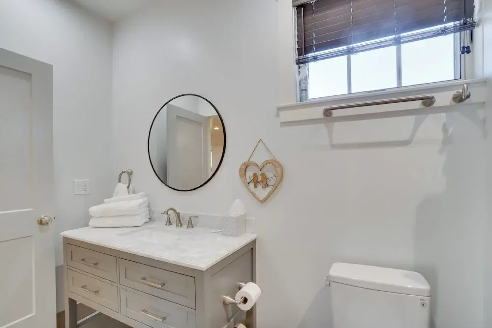 2 Mi to Town: Castle Rock Retreat w/ Fireplace!