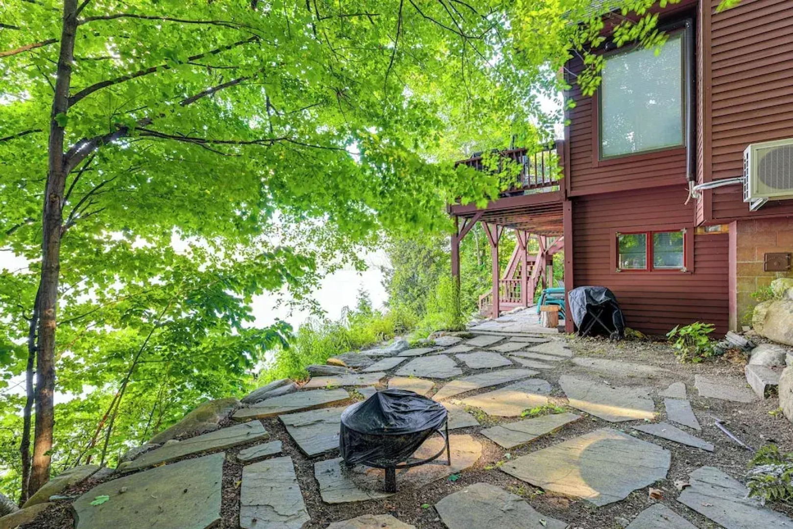 'sweet Serenity' Schroon Lake Family Retreat!