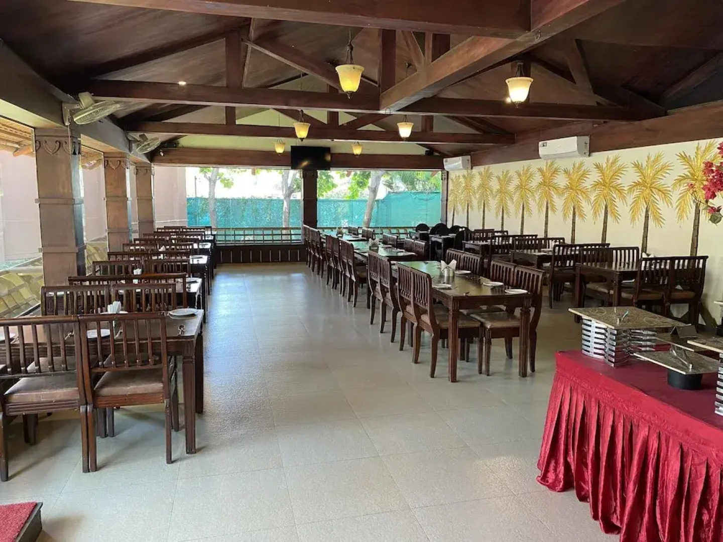 Confident Amoon - The Glamour Spa and Resort