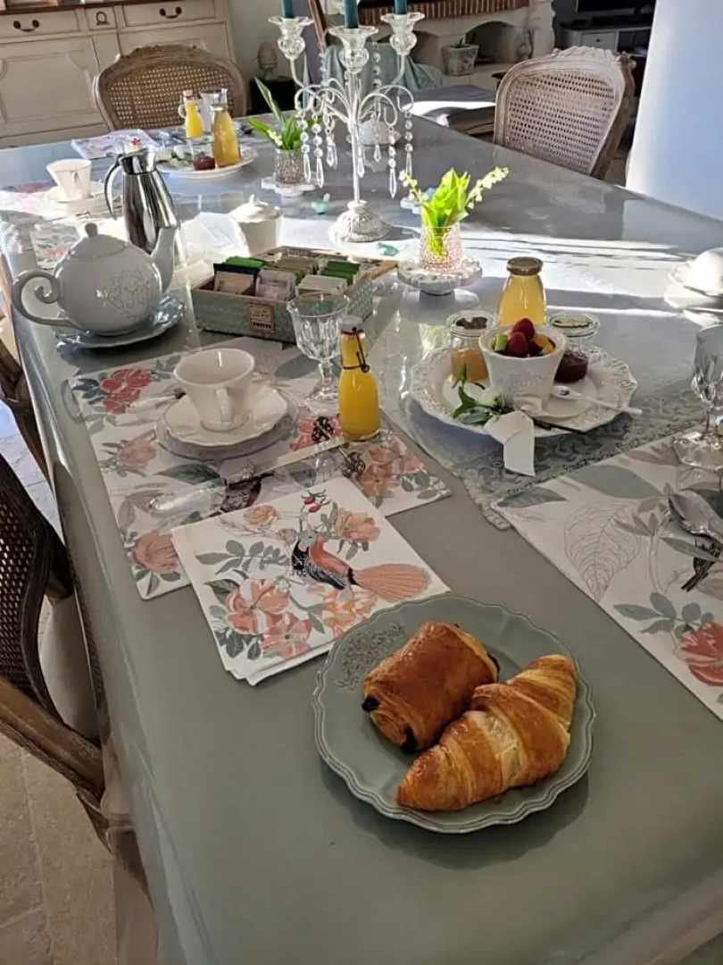 Au Chant Des Oiseaux (Adults Only)