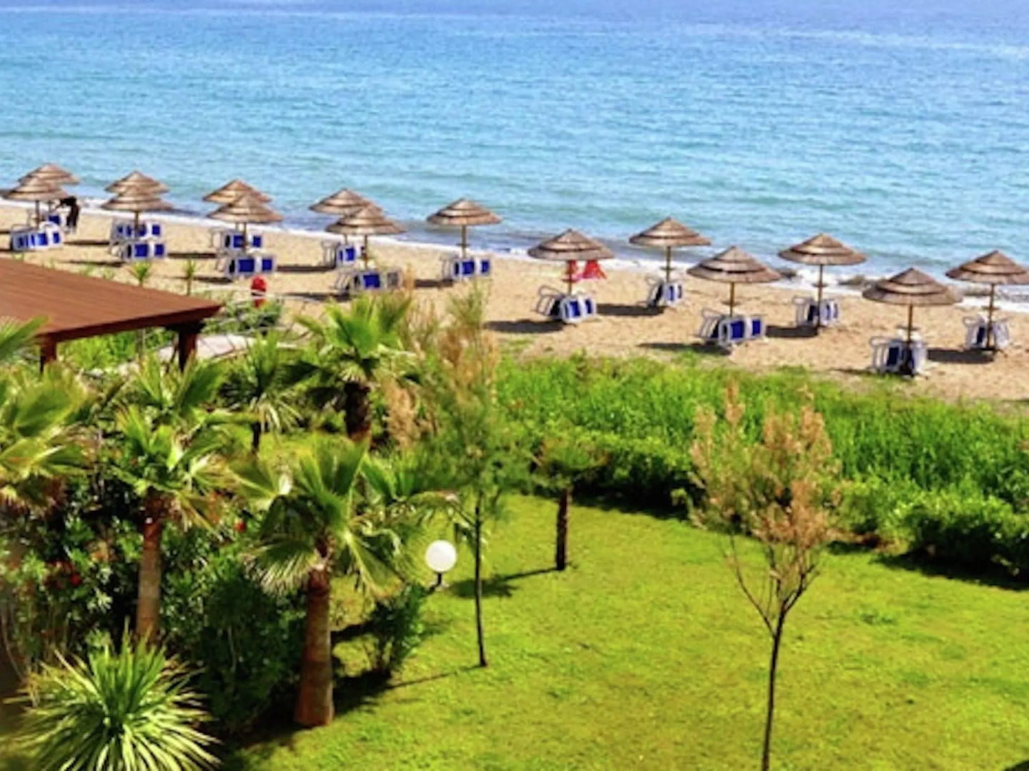 Nice apartments by a vast beach on beautiful Corsica