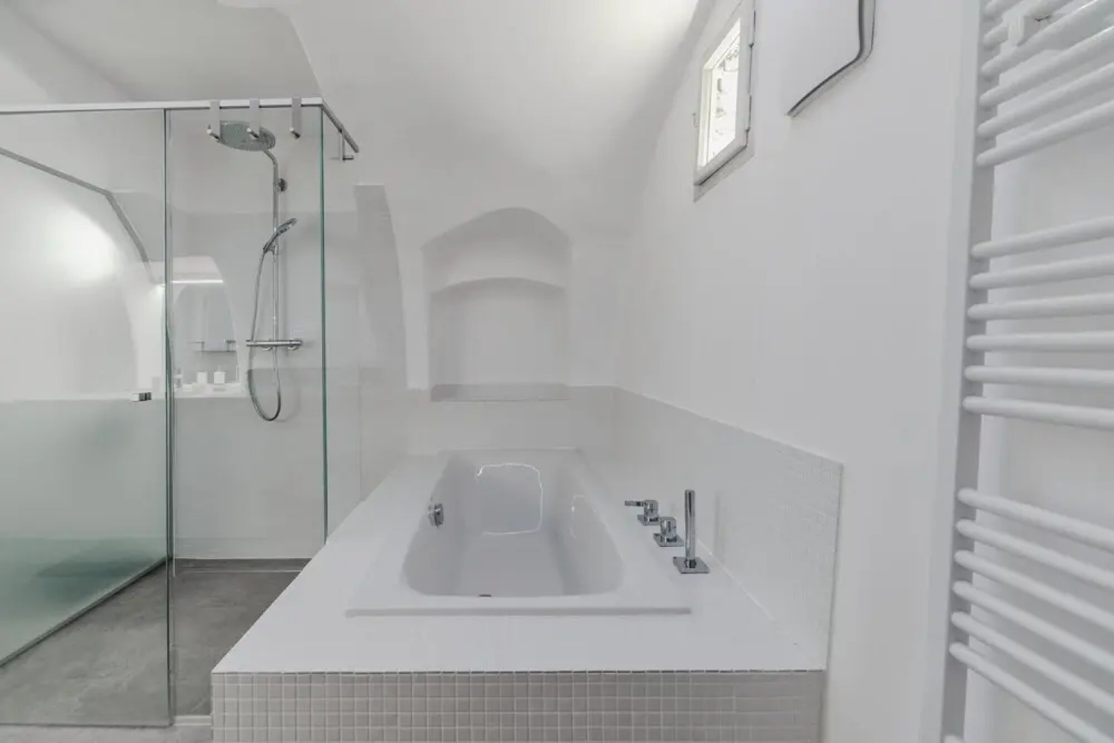 Deluxe Apartment With two King Bedrooms in the Historic Centre of D Rnstein