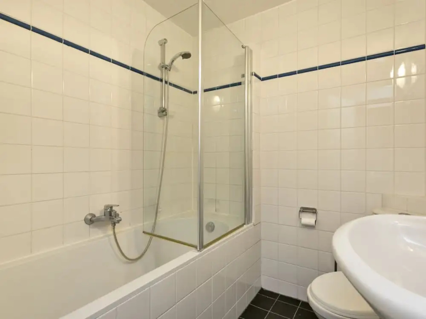 Spacious Luxury Apartment With Beautiful Views of the Marina