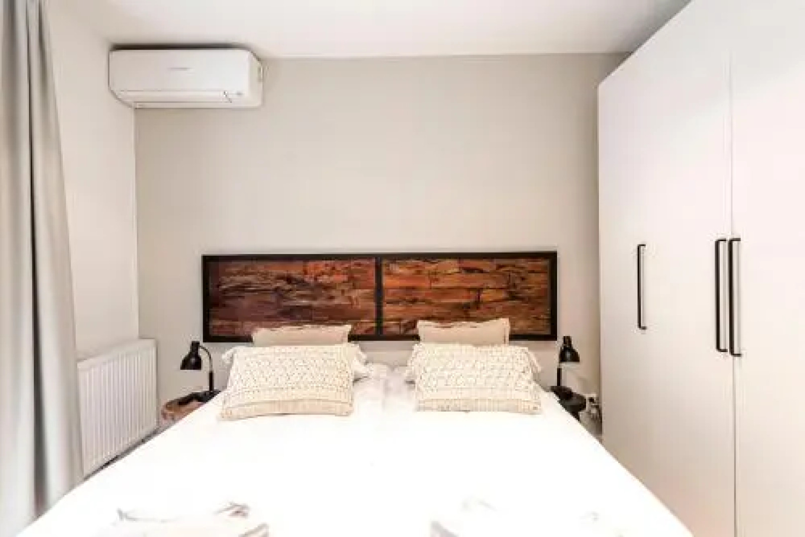 Timeless City Residence