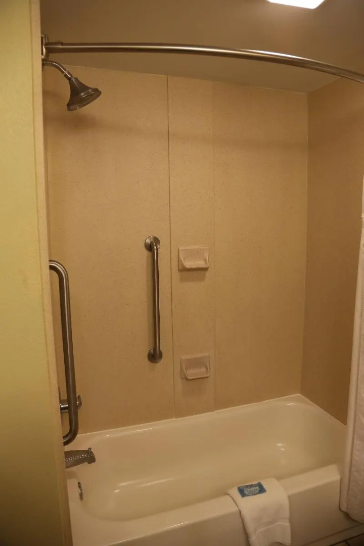 Holiday Inn Express Hotel & Suites Cleveland by IHG