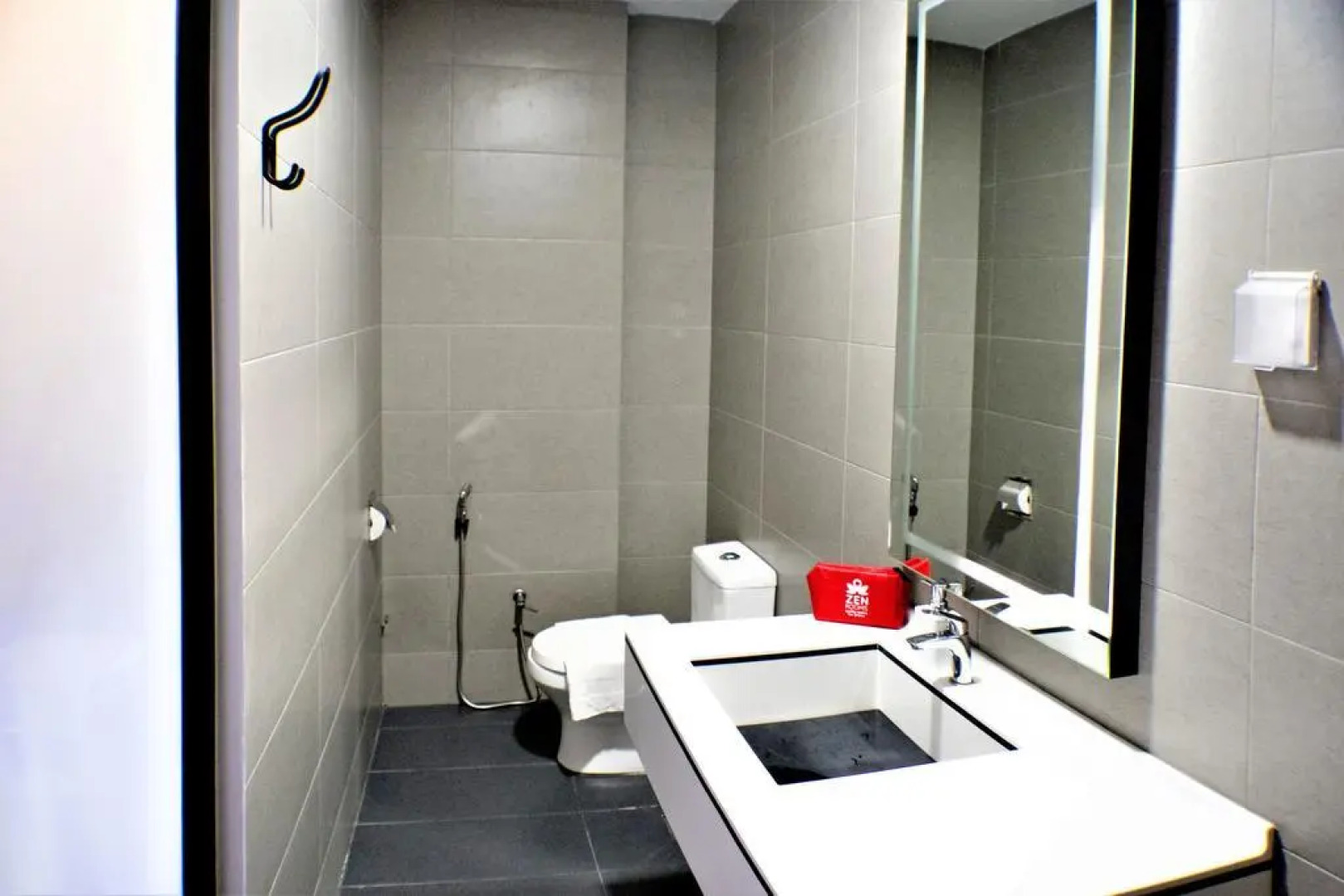 ZEN Rooms Eden Parade