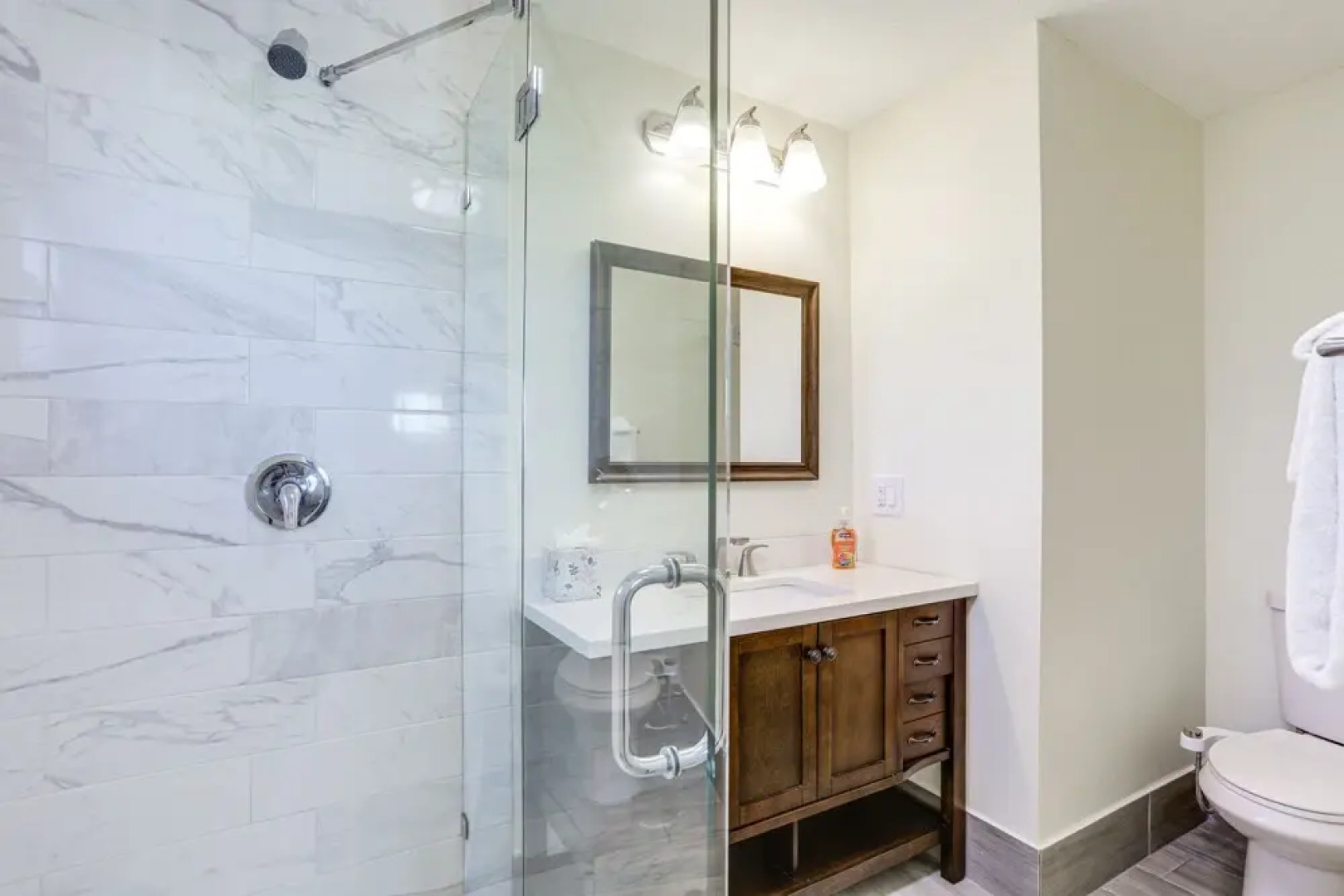 5 Mi to Beaches: Hot Tub Haven in Lake Worth