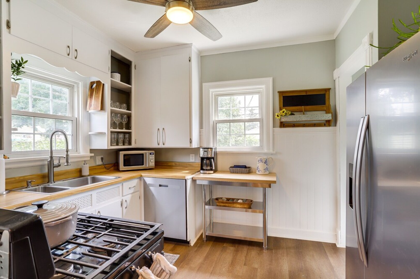 Charming South Bend Retreat ~ 1 Mi to Notre Dame!