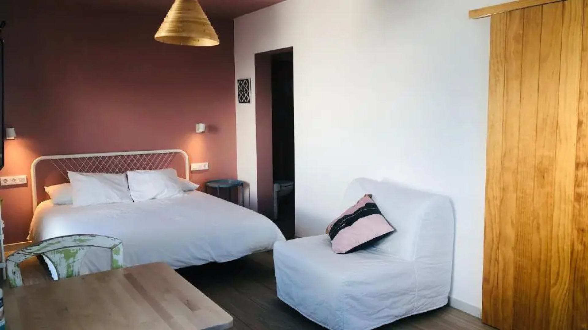 CASA ANCLADA en LA SANTA- 4 Apartamentos frente al mar- 1ª linea solarium barbacoa