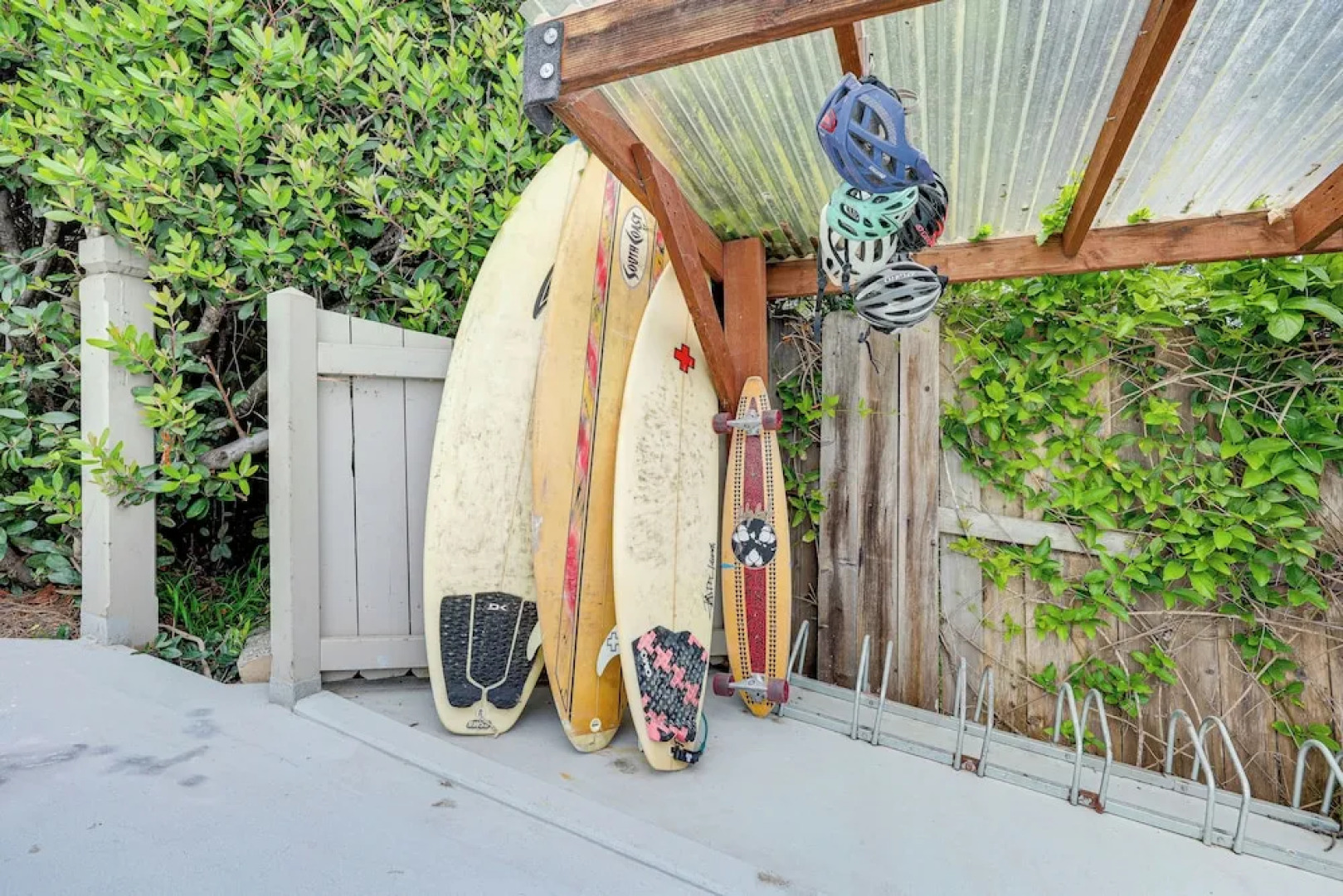 Summerland Home w/ Beach Supplies: Walk to Beach!