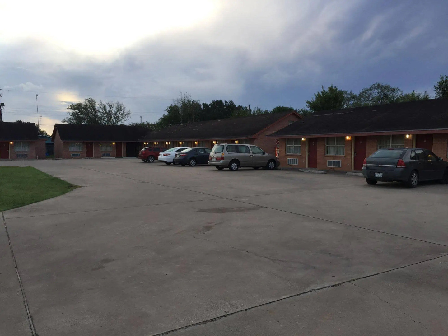 Lakeside Inn & Suites by OYO Mathis I 37