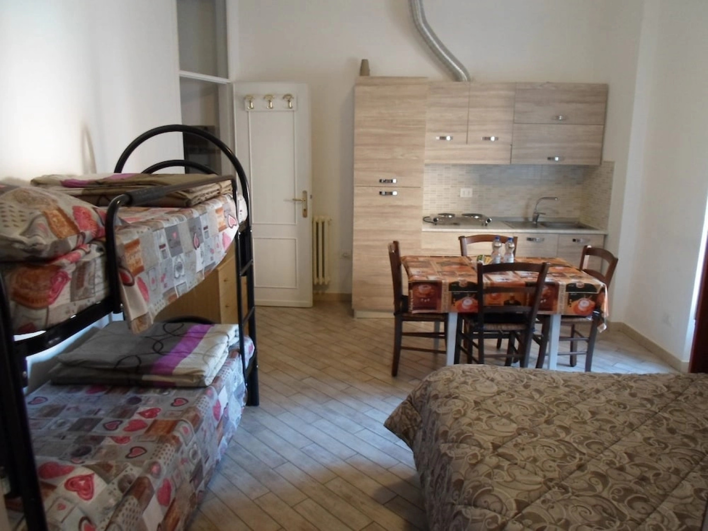 Il Volto Del Lago Rooms and Apartments