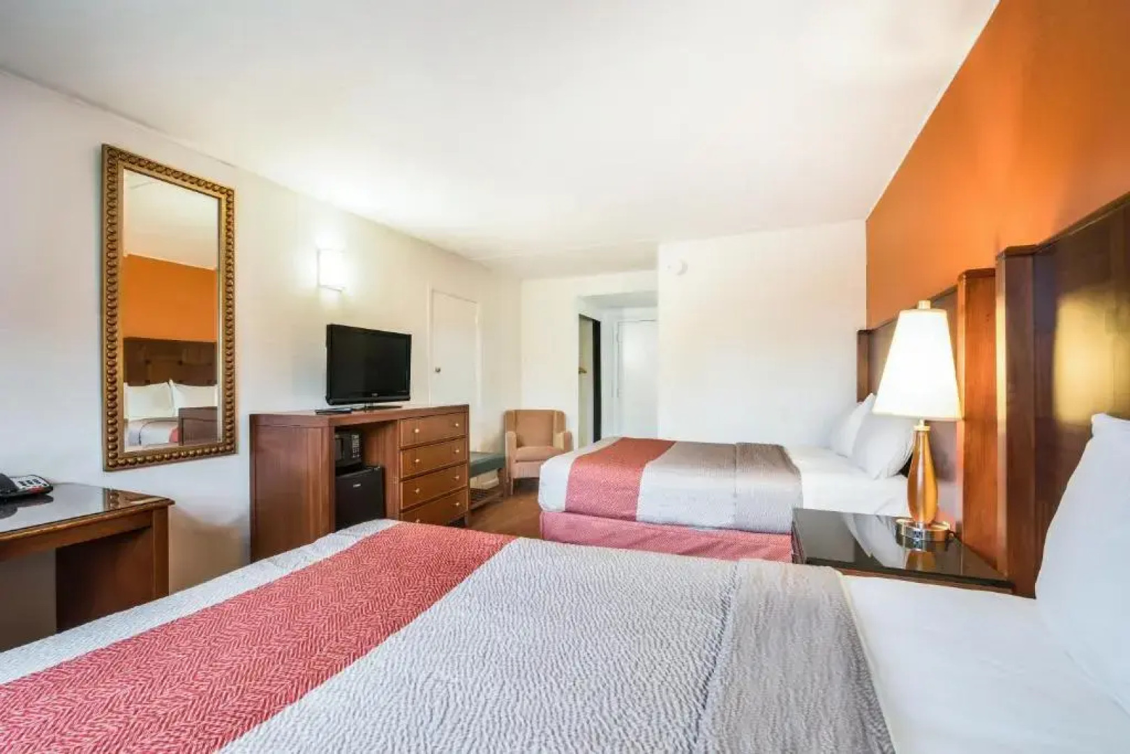 Executive Inn & Suites