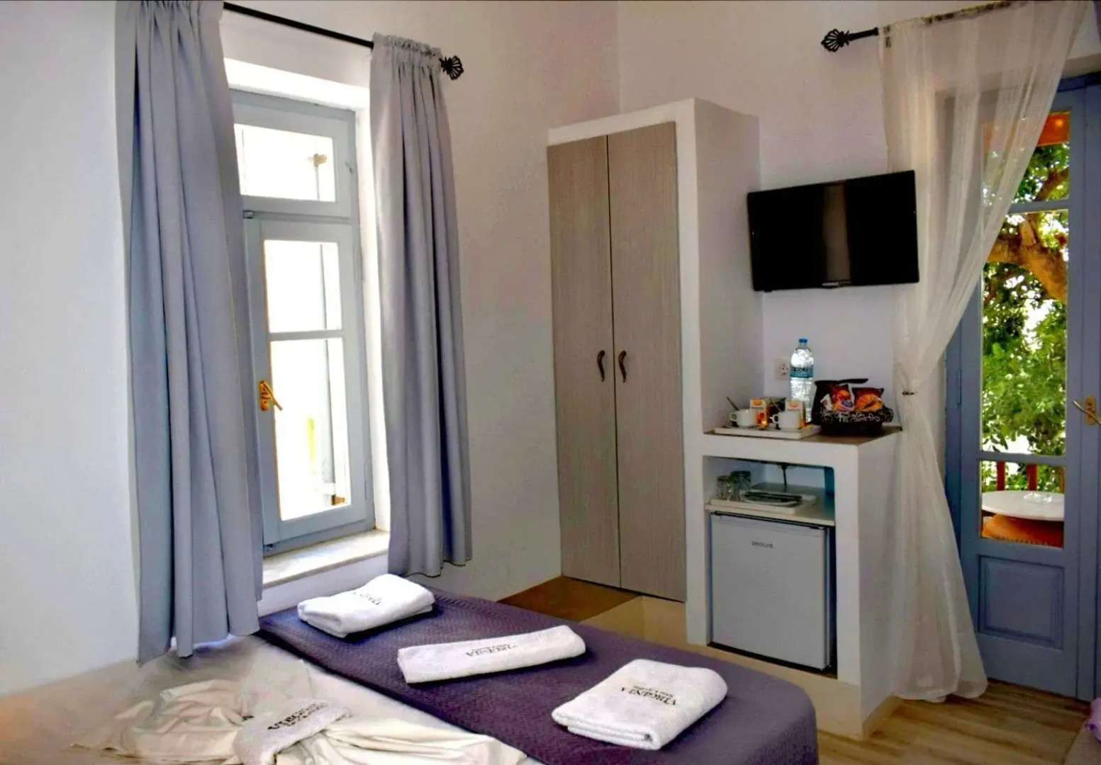 Tinos Heritage Plateia