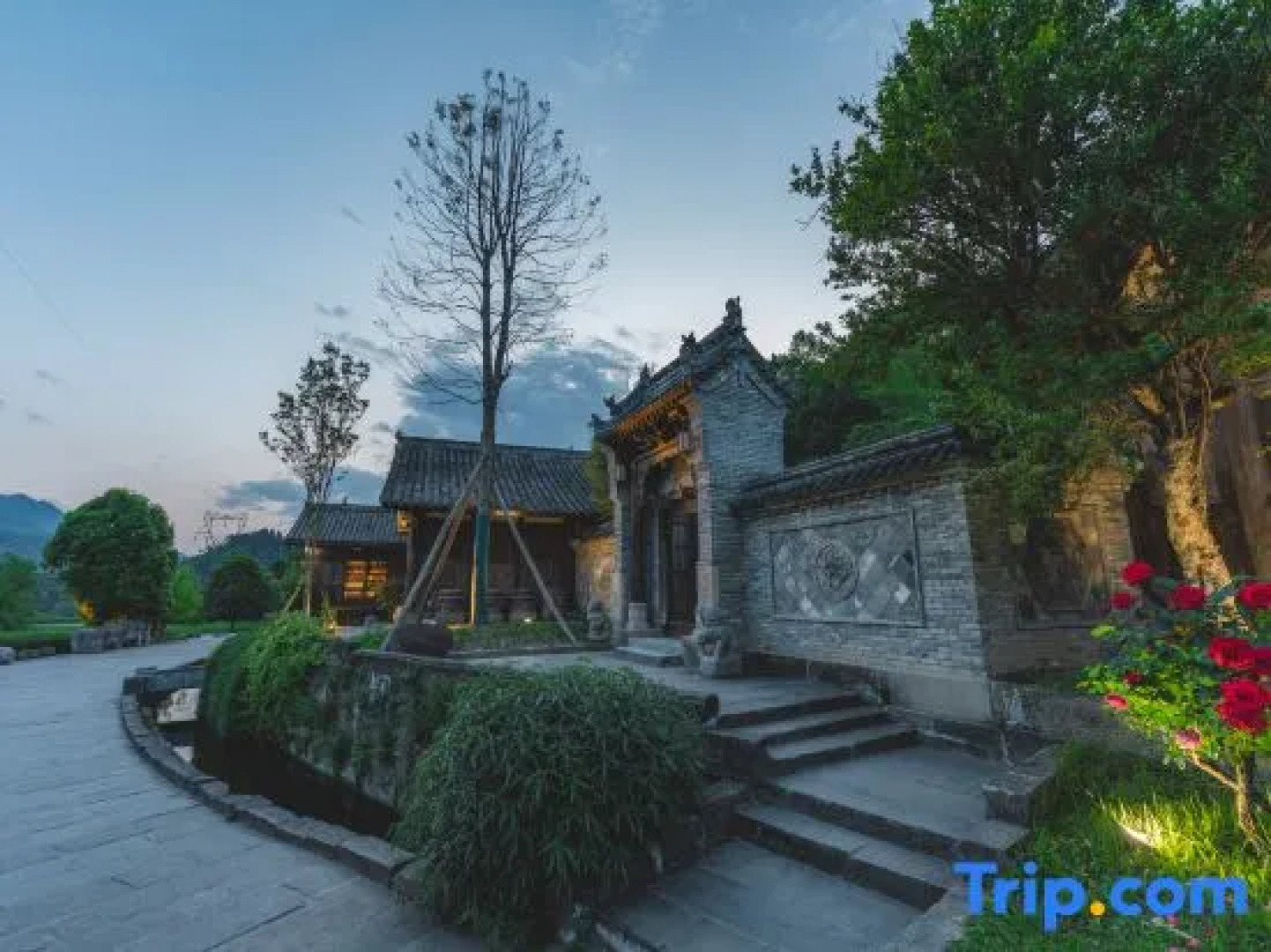 Qujia Courtyard Guesthouse