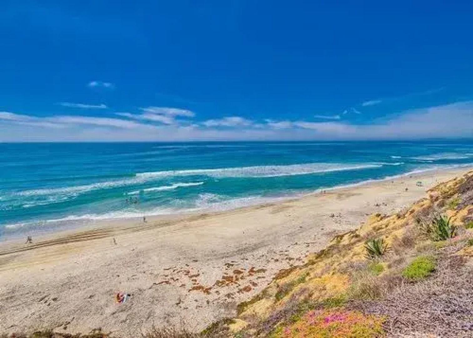 Newly Remodeled Beach 2 Br Condo by RedAwning