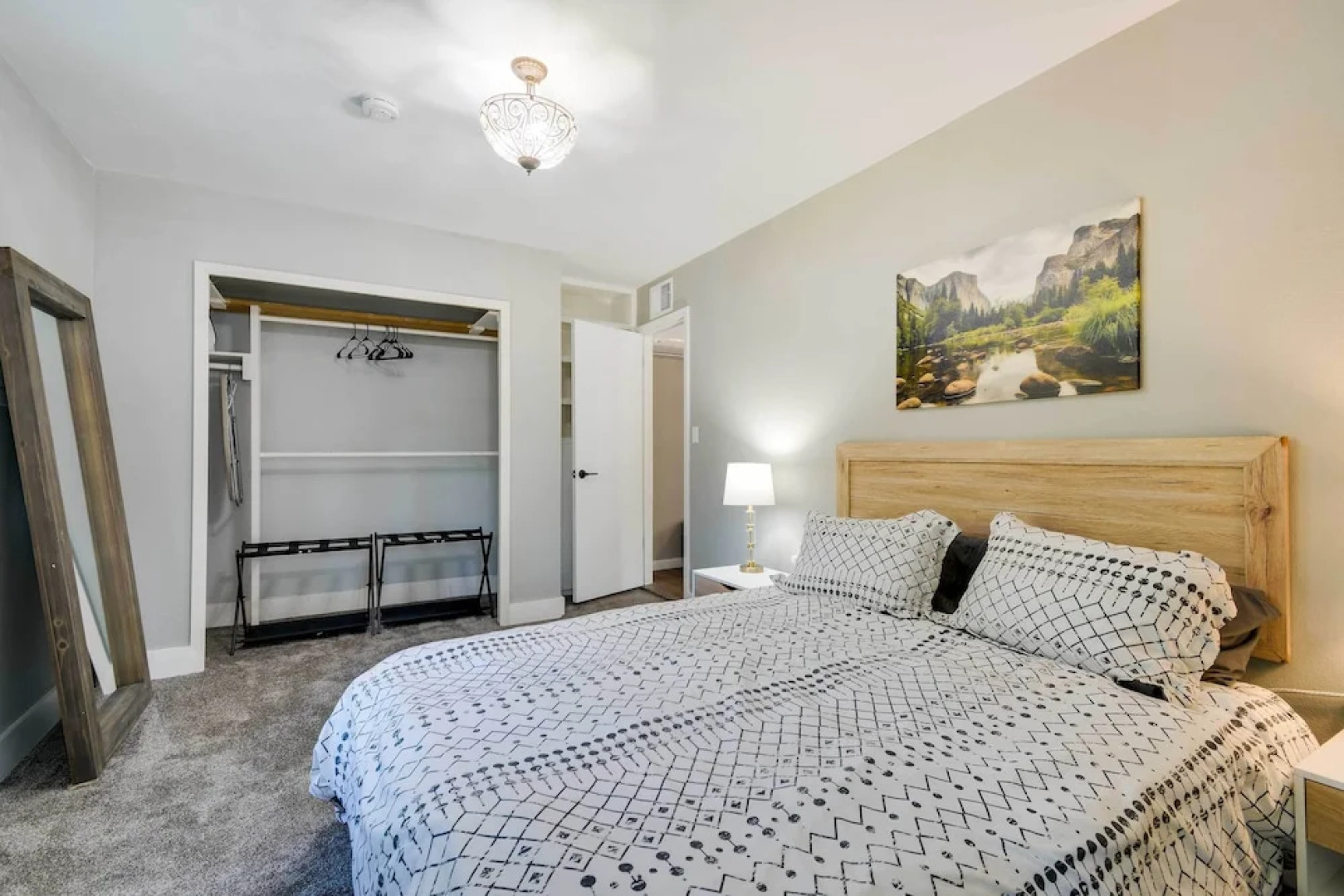 Waterfront Mariposa Hideaway: Hot Tub & Mtn Views!