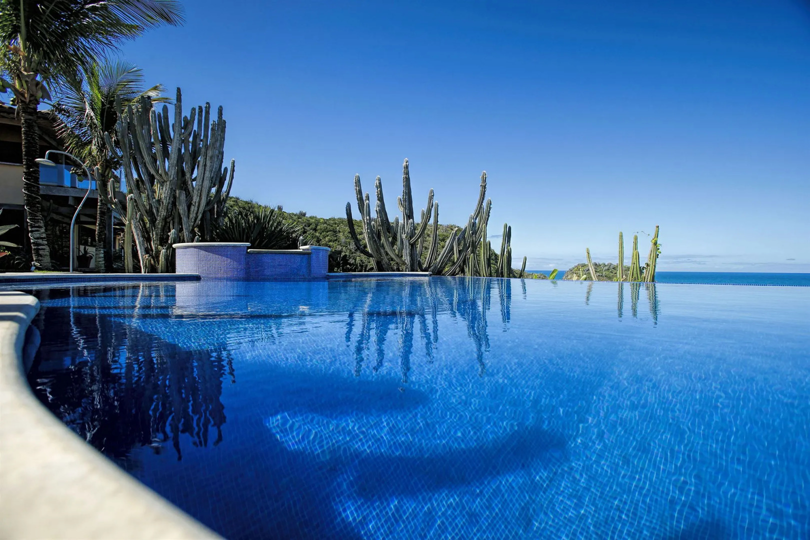 Cliffside Luxury Inn