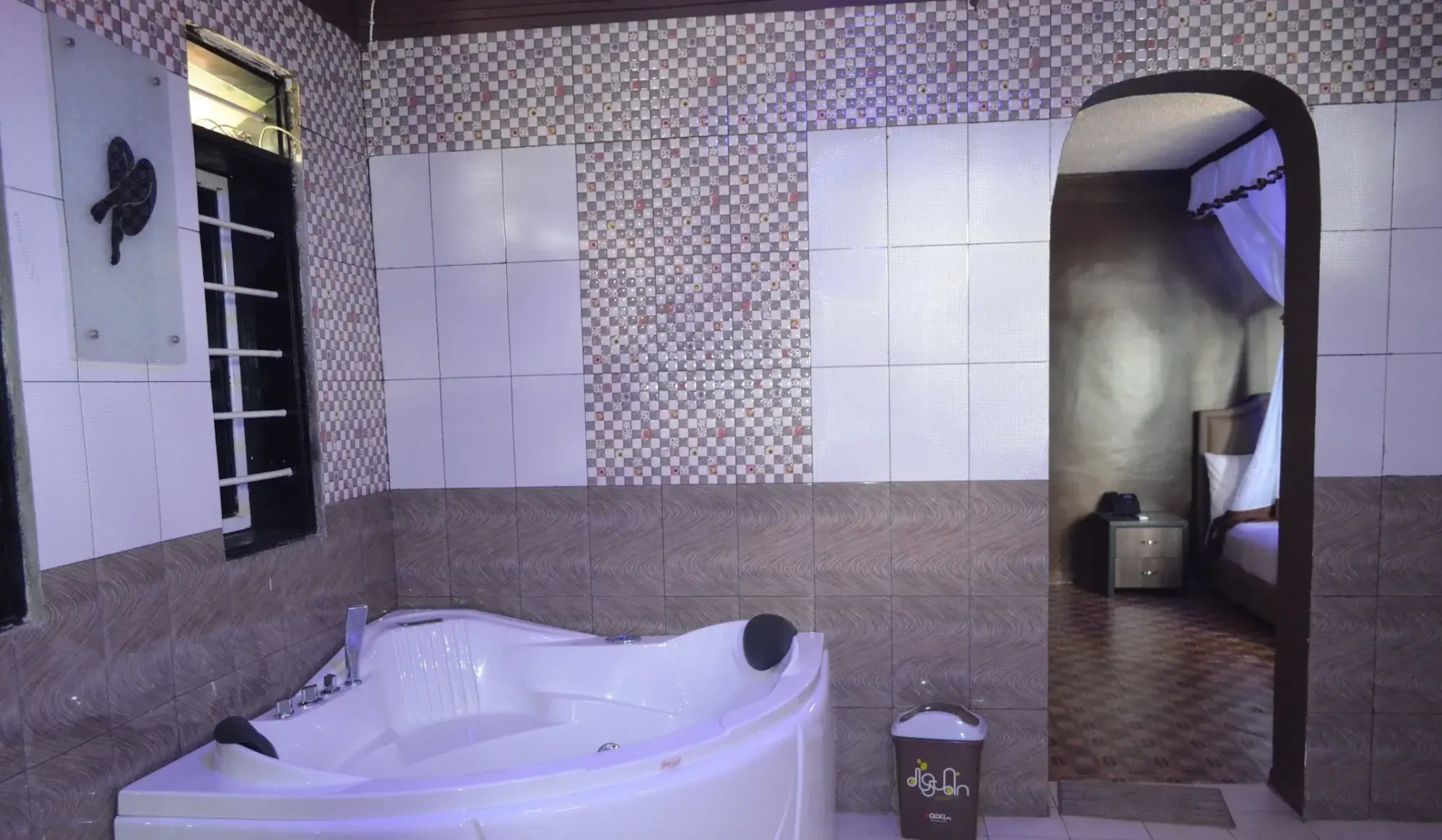 Saffron Beach Bistro & Cottages