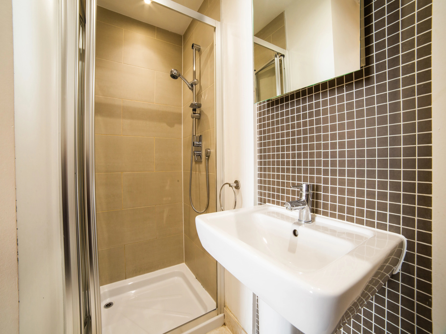 OYO The Cleveland Hotel