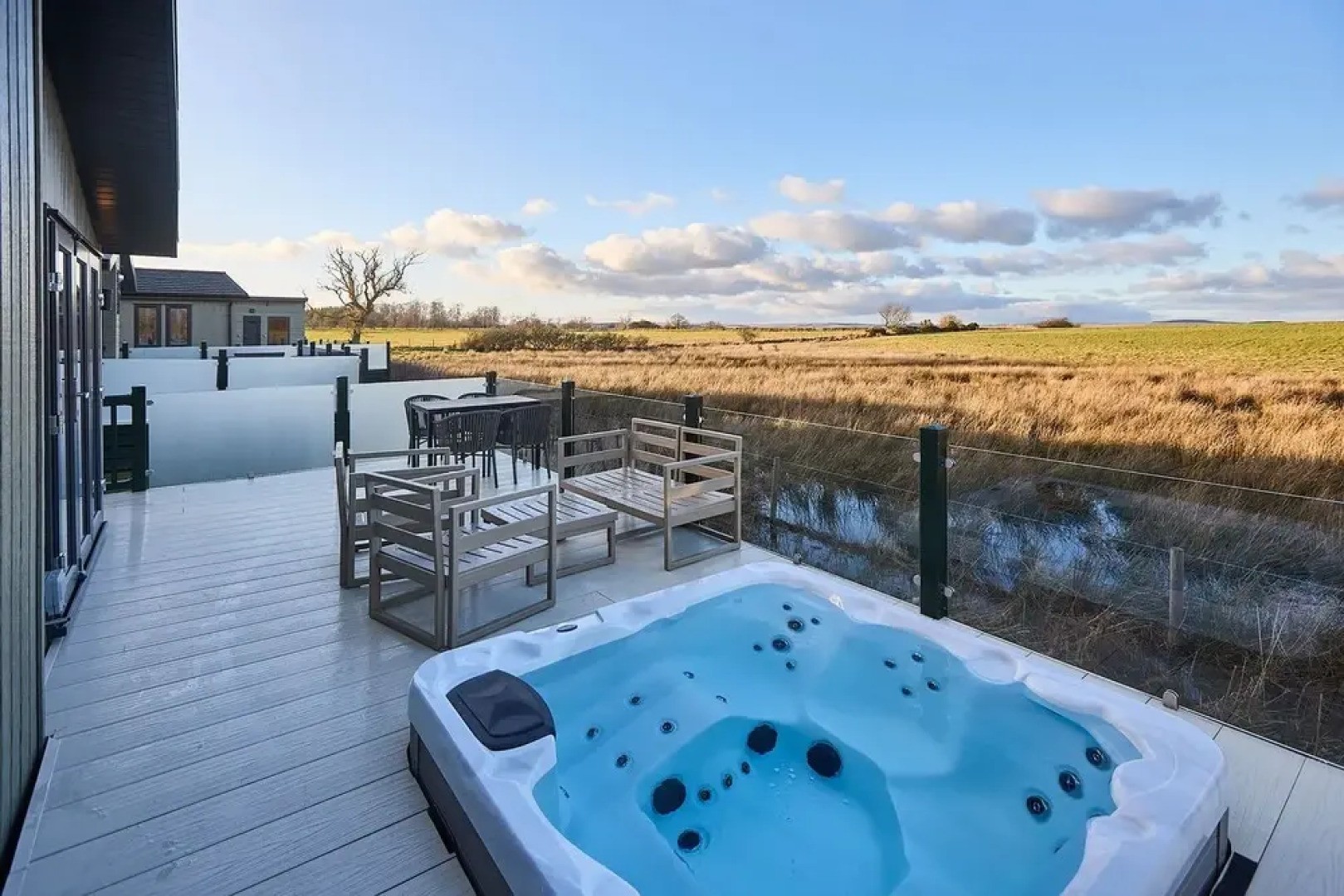 Host Stay Juniper Deluxe Lodge