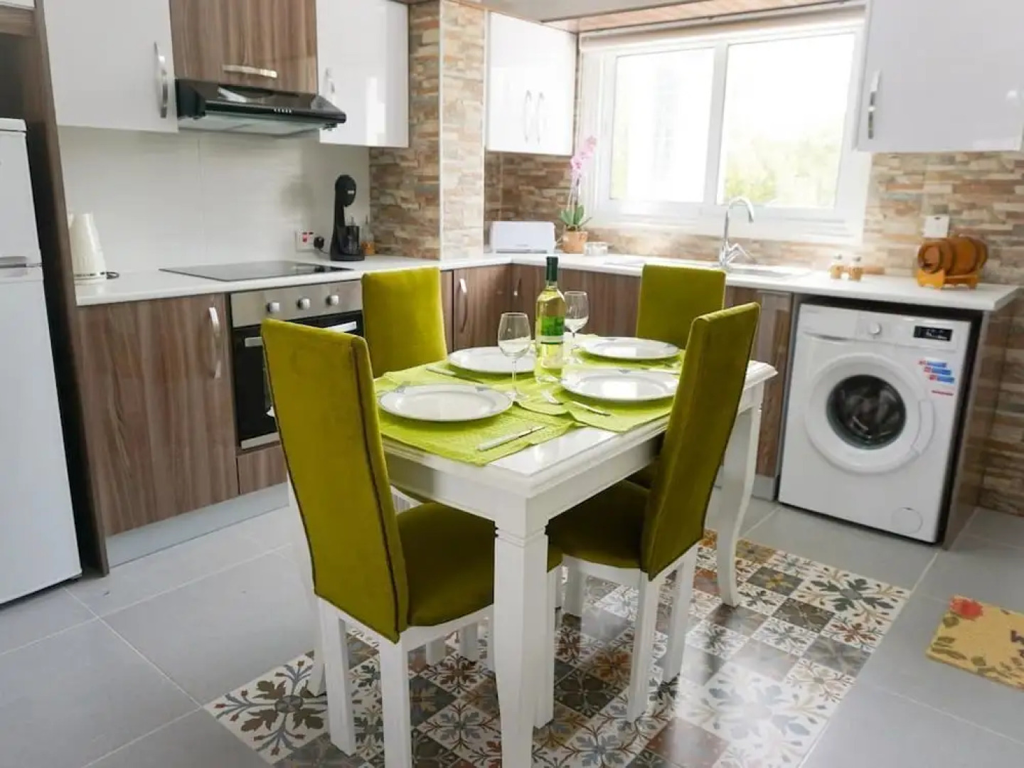 Sonia's Angel House- 300 Meters From the Beach, Newly Renovate Central Apartment