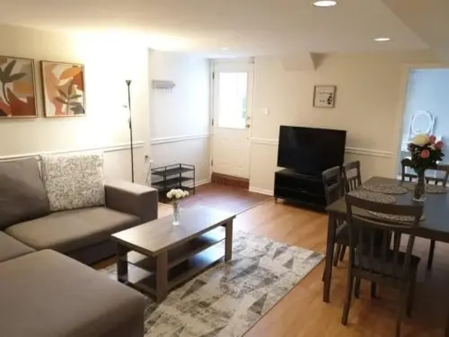 Happy, Cozy, Fun, Loving suite in West Vancouver