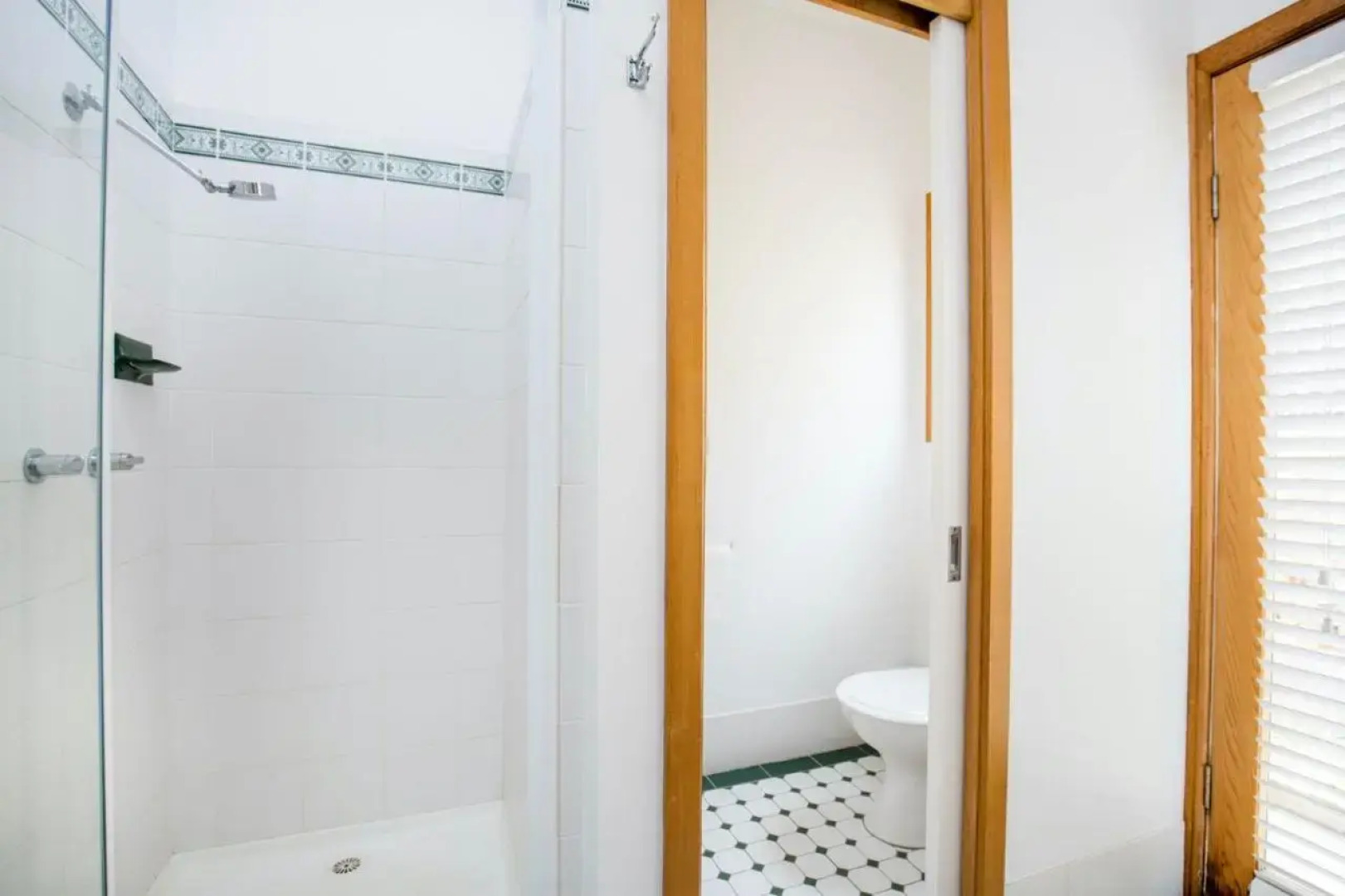 Maldas Retreat Pet Friendly Absolute Beachfront with Spa